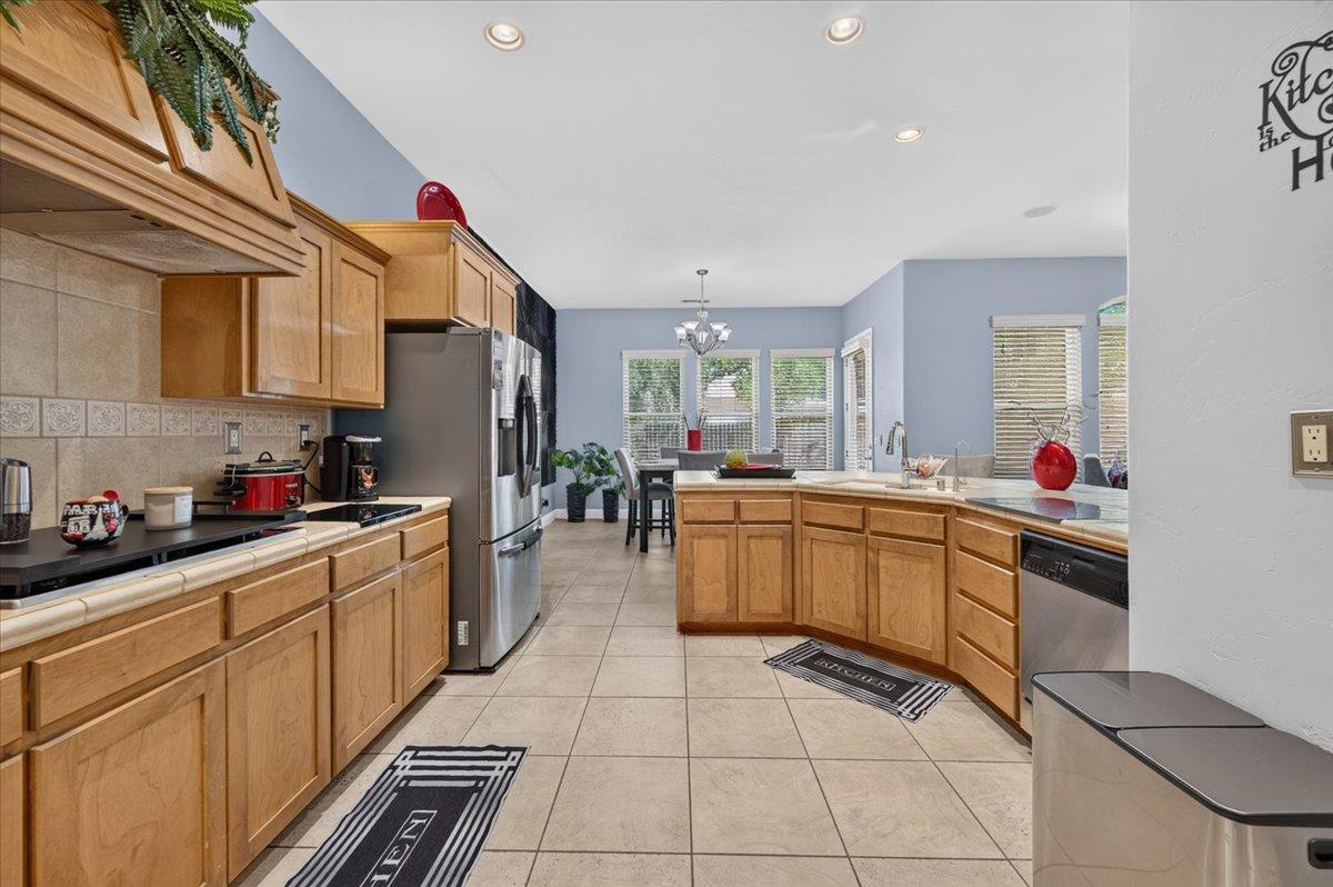 6580 W Wrenwood Ln, Fresno, CA 93723