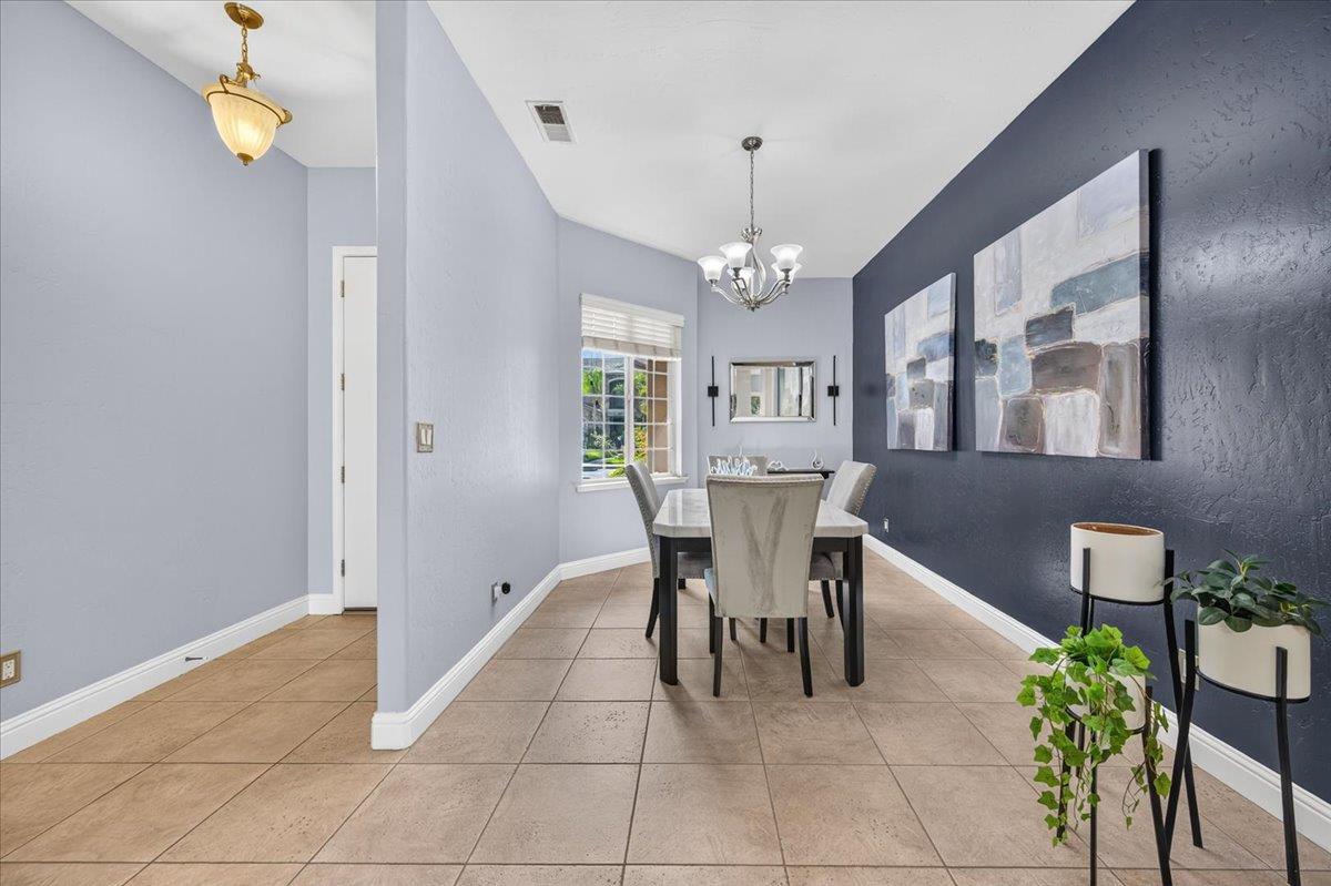 6580 W Wrenwood Ln, Fresno, CA 93723