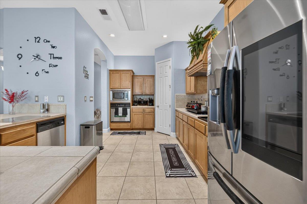 6580 W Wrenwood Ln, Fresno, CA 93723