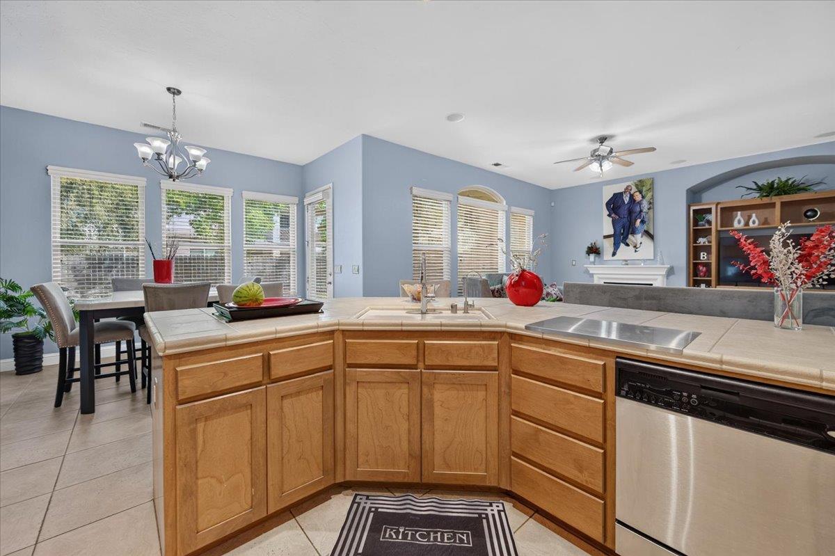 6580 W Wrenwood Ln, Fresno, CA 93723