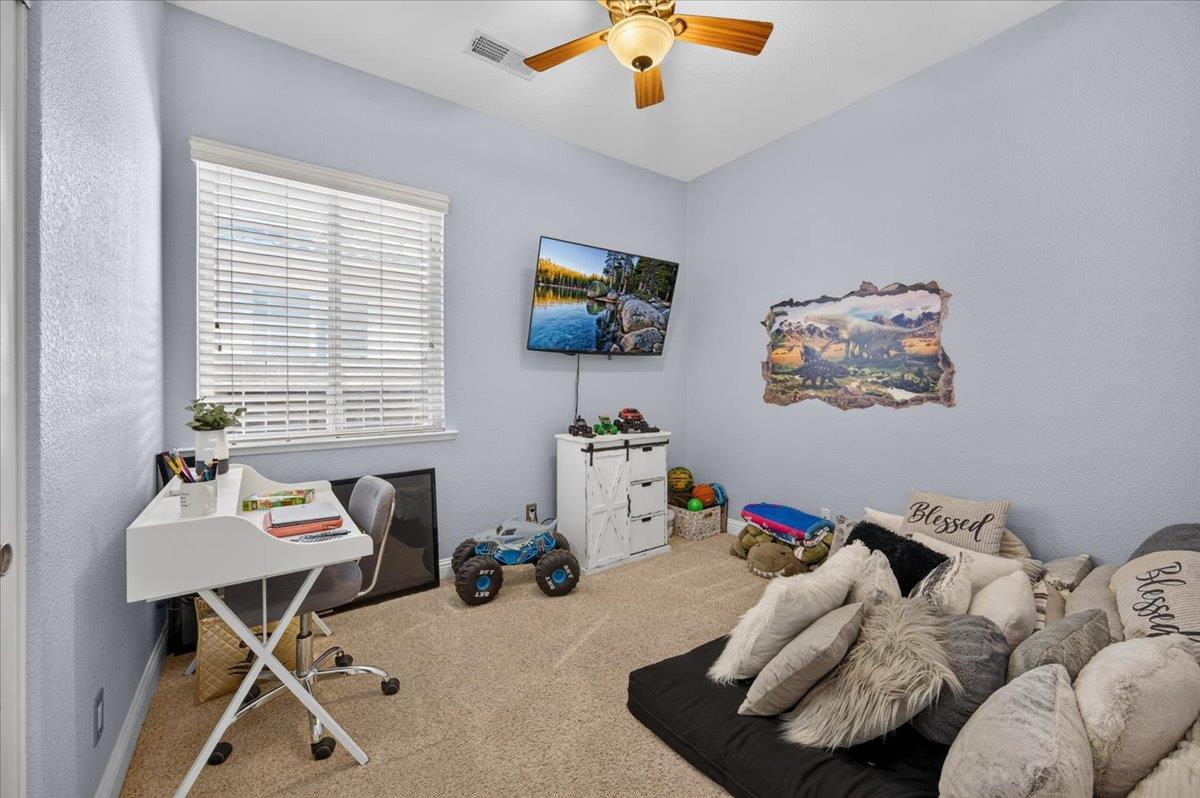6580 W Wrenwood Ln, Fresno, CA 93723