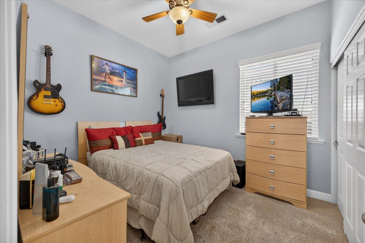 6580 W Wrenwood Ln, Fresno, CA 93723