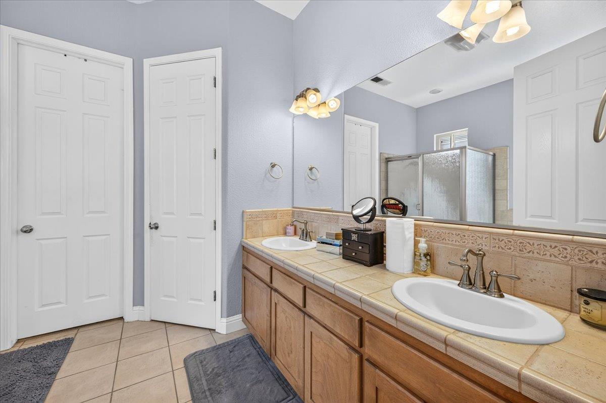 6580 W Wrenwood Ln, Fresno, CA 93723