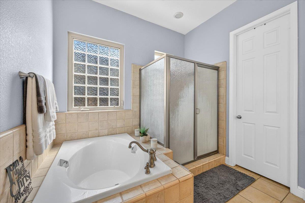 6580 W Wrenwood Ln, Fresno, CA 93723