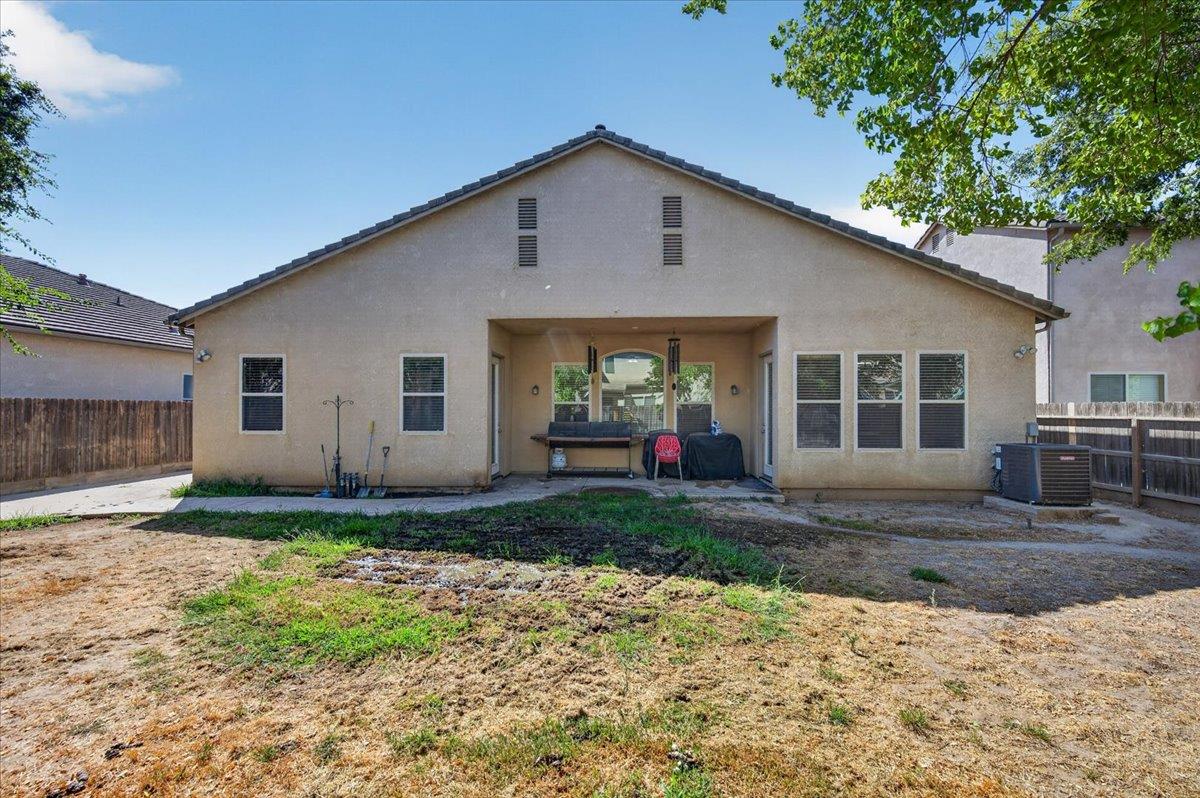 6580 W Wrenwood Ln, Fresno, CA 93723