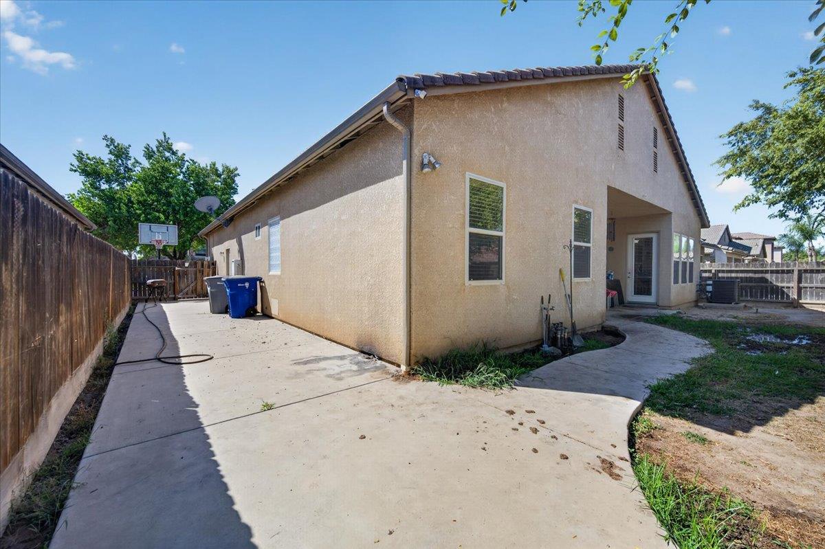6580 W Wrenwood Ln, Fresno, CA 93723