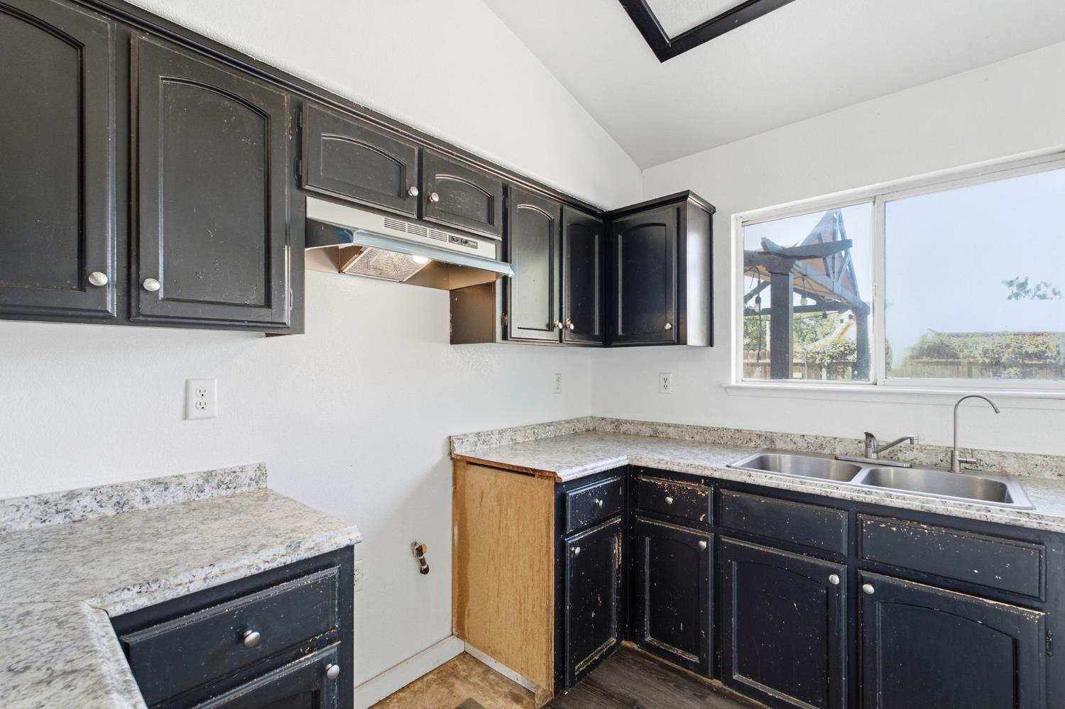2332 S Karen Ave, Fresno, CA 93725