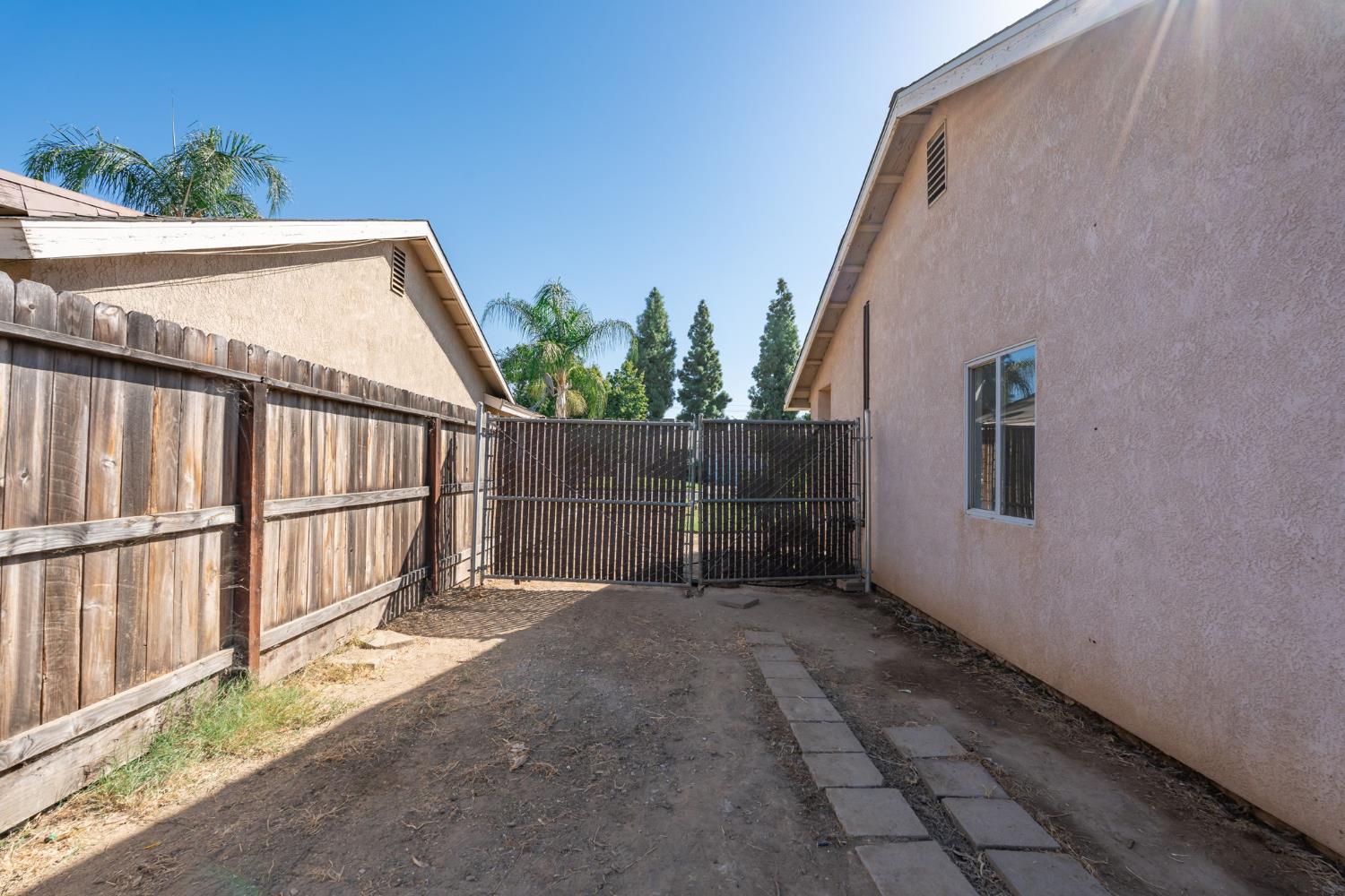 2332 S Karen Ave, Fresno, CA 93725