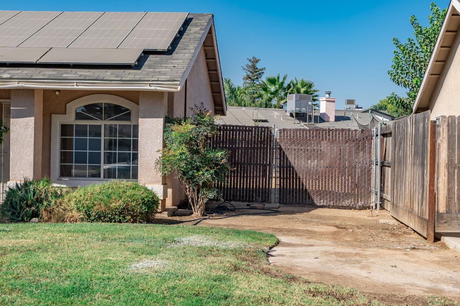 2332 S Karen Ave, Fresno, CA 93725