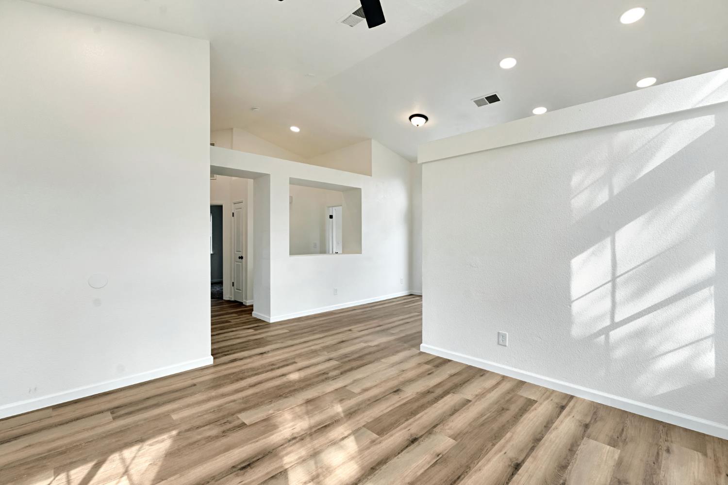 5558 W Ashcroft Ave, Fresno, CA 93722