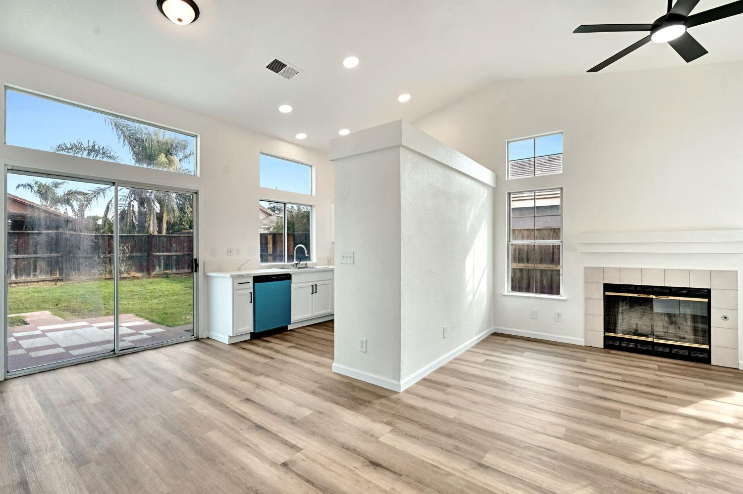 5558 W Ashcroft Ave, Fresno, CA 93722
