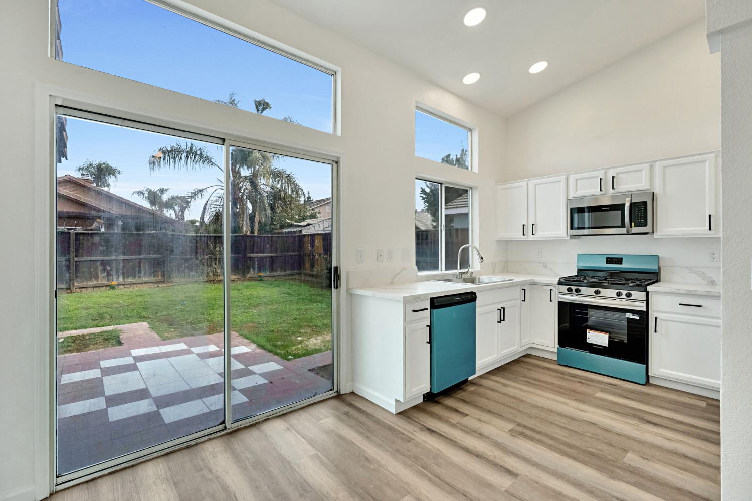 5558 W Ashcroft Ave, Fresno, CA 93722