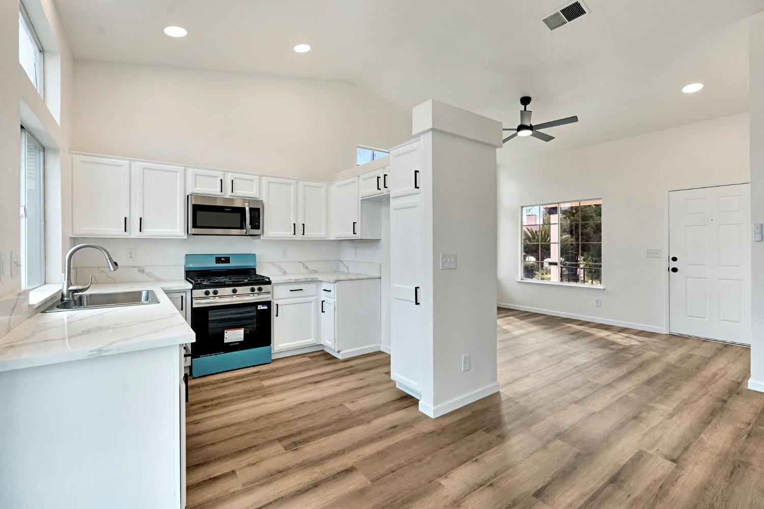 5558 W Ashcroft Ave, Fresno, CA 93722