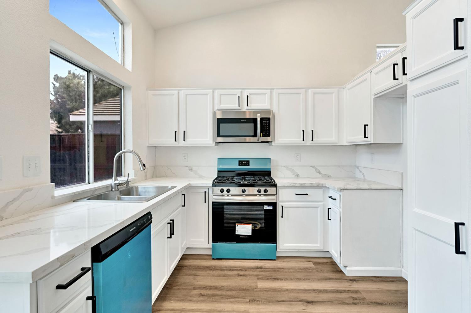 5558 W Ashcroft Ave, Fresno, CA 93722