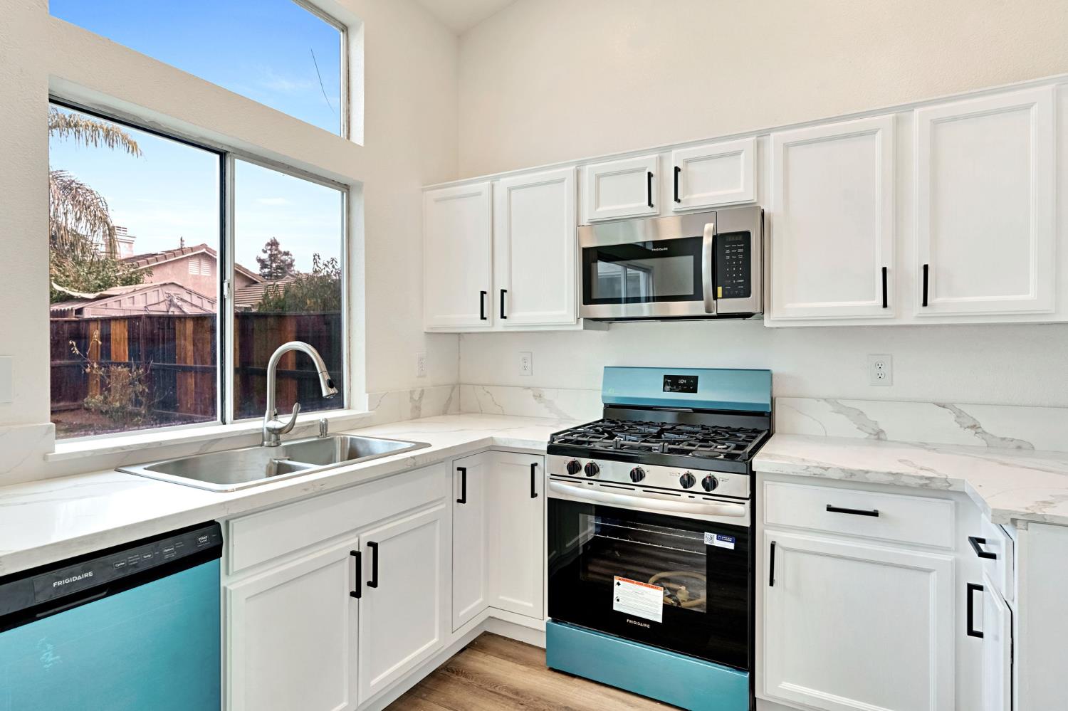 5558 W Ashcroft Ave, Fresno, CA 93722