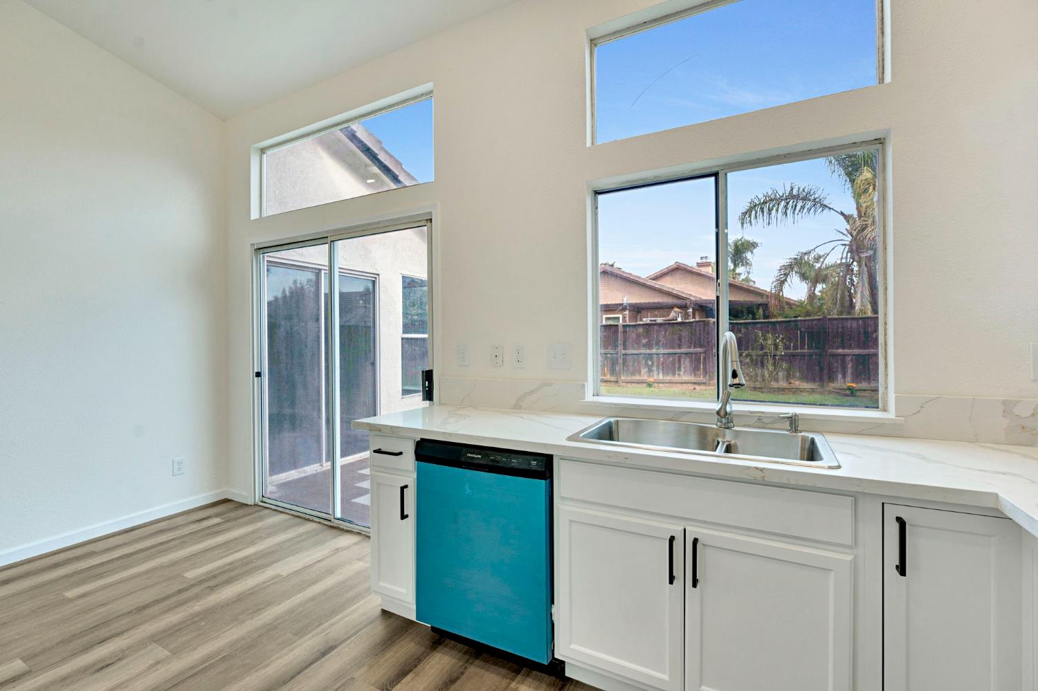 5558 W Ashcroft Ave, Fresno, CA 93722