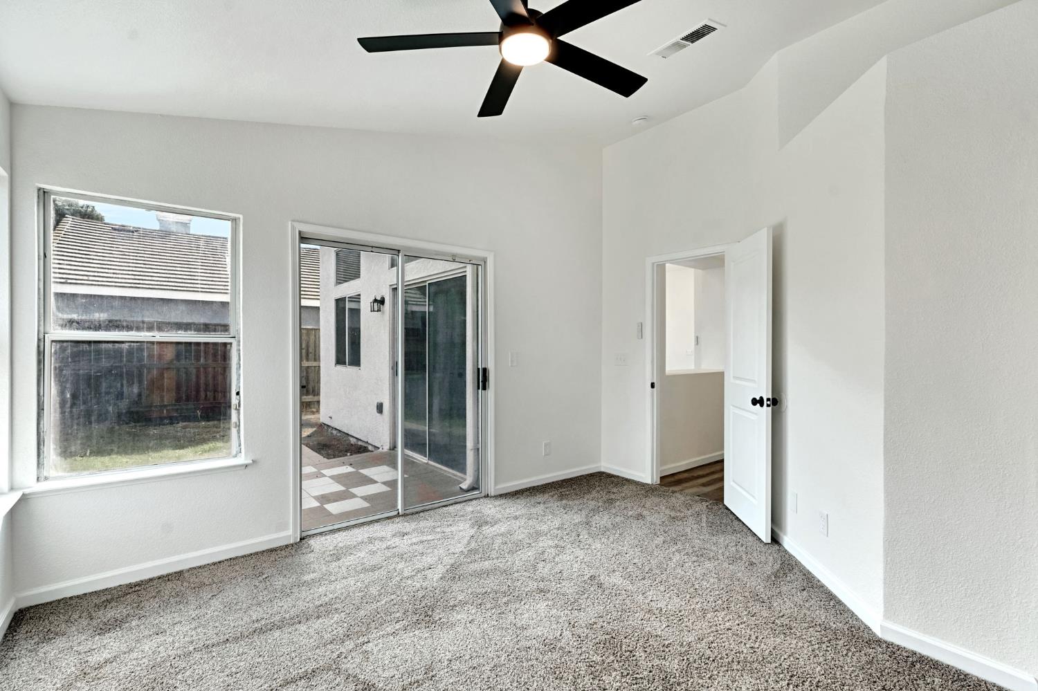 5558 W Ashcroft Ave, Fresno, CA 93722