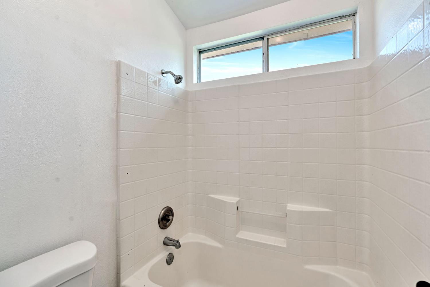 5558 W Ashcroft Ave, Fresno, CA 93722
