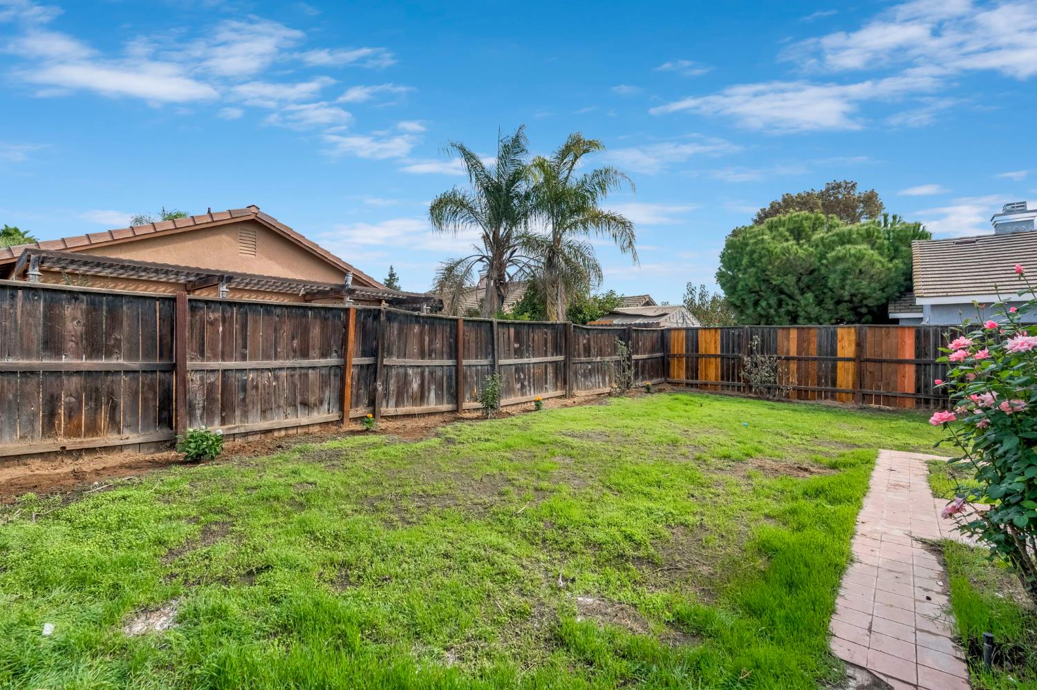 5558 W Ashcroft Ave, Fresno, CA 93722