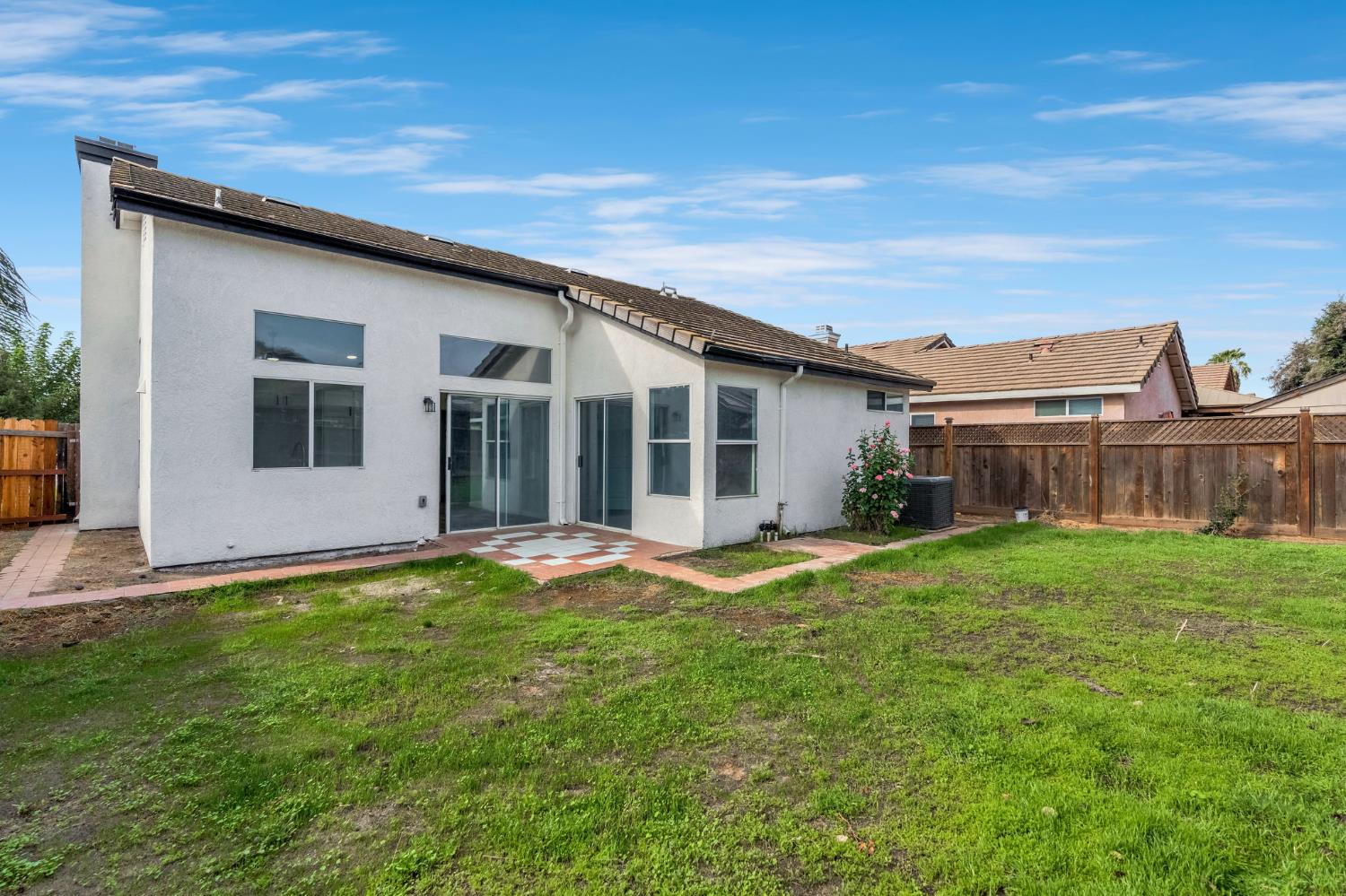 5558 W Ashcroft Ave, Fresno, CA 93722