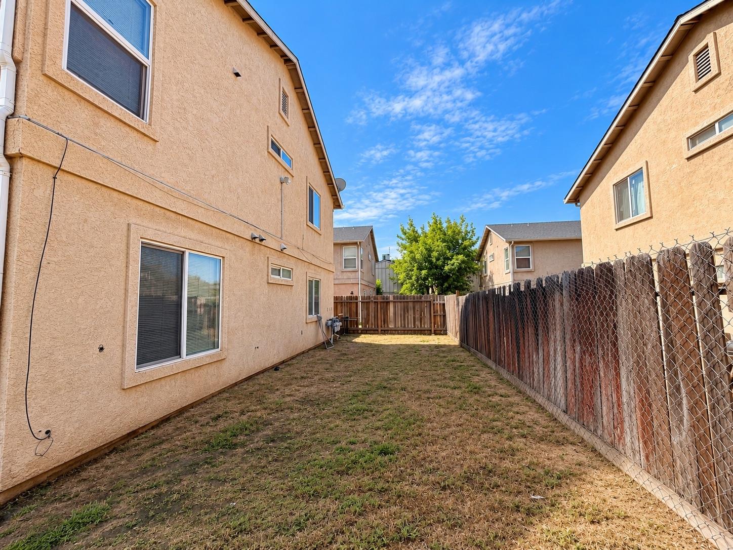 1361 N Archie Ave, Fresno, CA 93703
