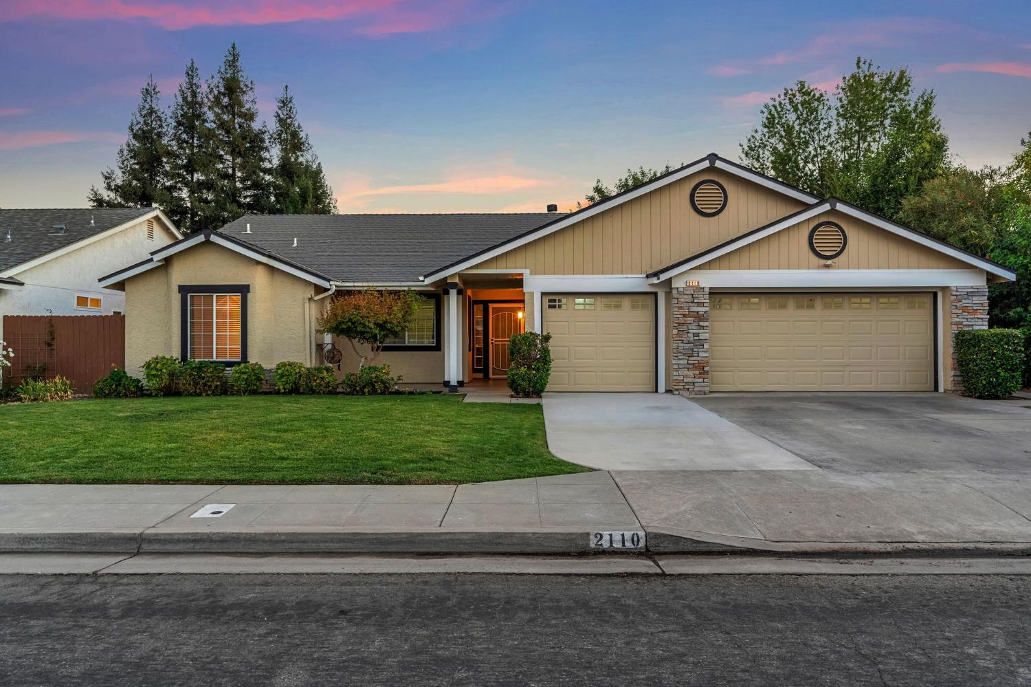2110 Goshen Ave, Clovis, CA 93611