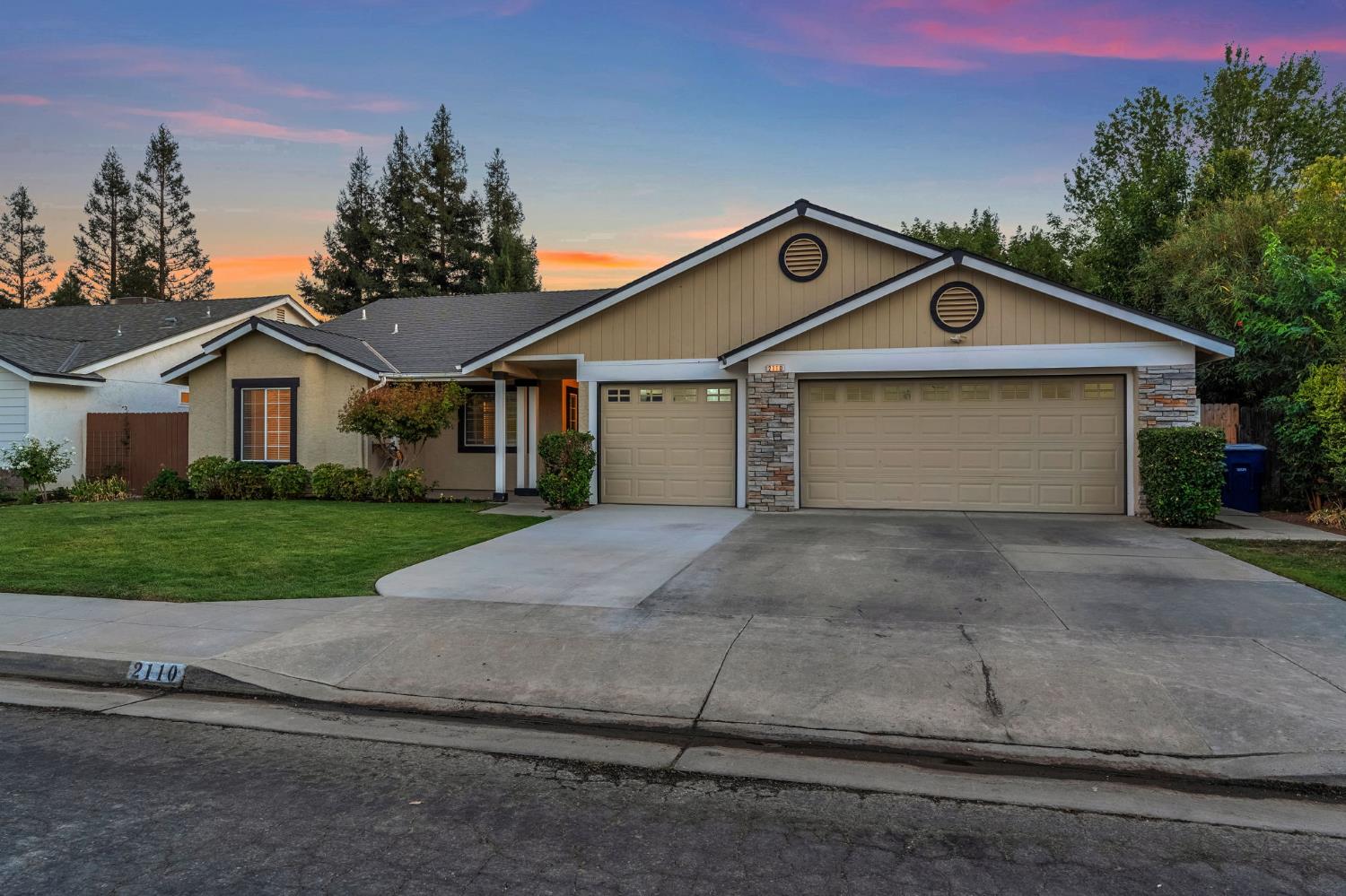 2110 Goshen Ave, Clovis, CA 93611