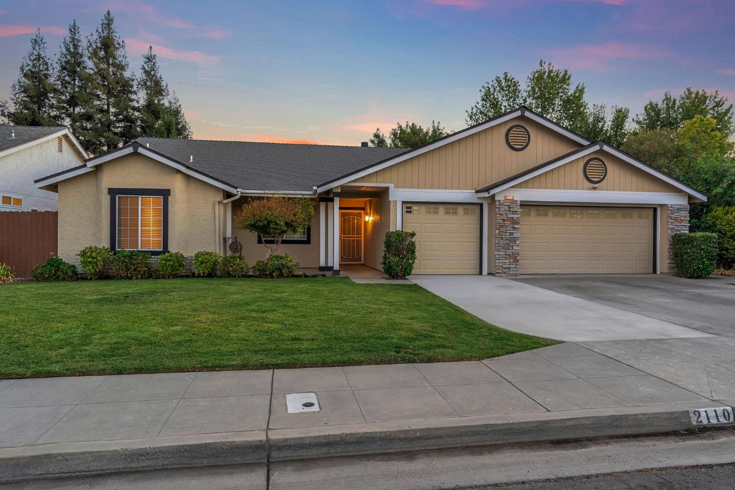 2110 Goshen Ave, Clovis, CA 93611