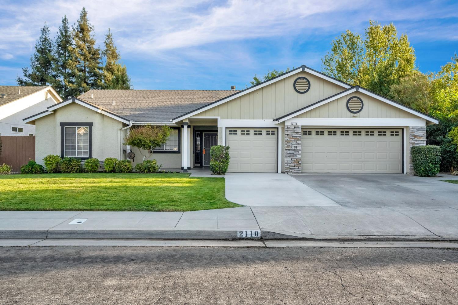 2110 Goshen Ave, Clovis, CA 93611