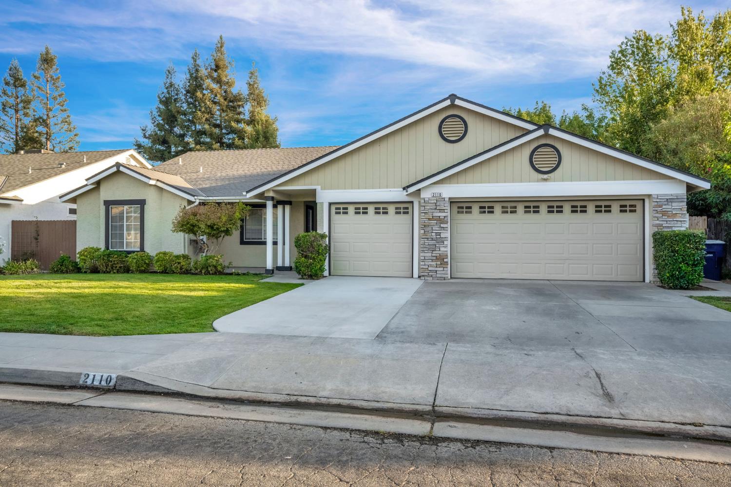 2110 Goshen Ave, Clovis, CA 93611