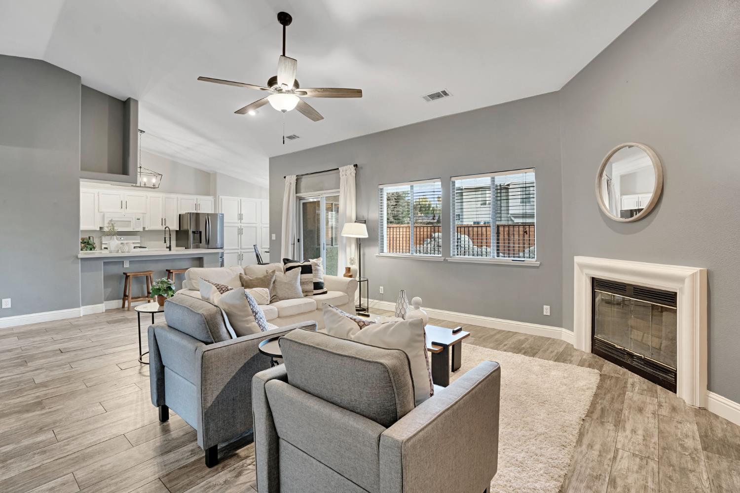 2110 Goshen Ave, Clovis, CA 93611