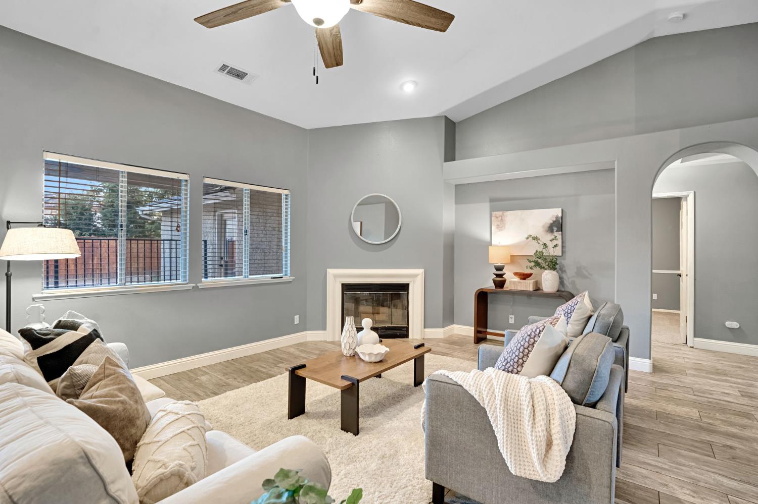 2110 Goshen Ave, Clovis, CA 93611