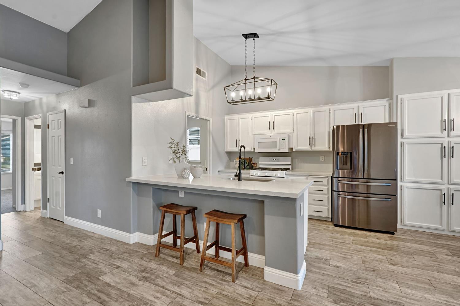 2110 Goshen Ave, Clovis, CA 93611