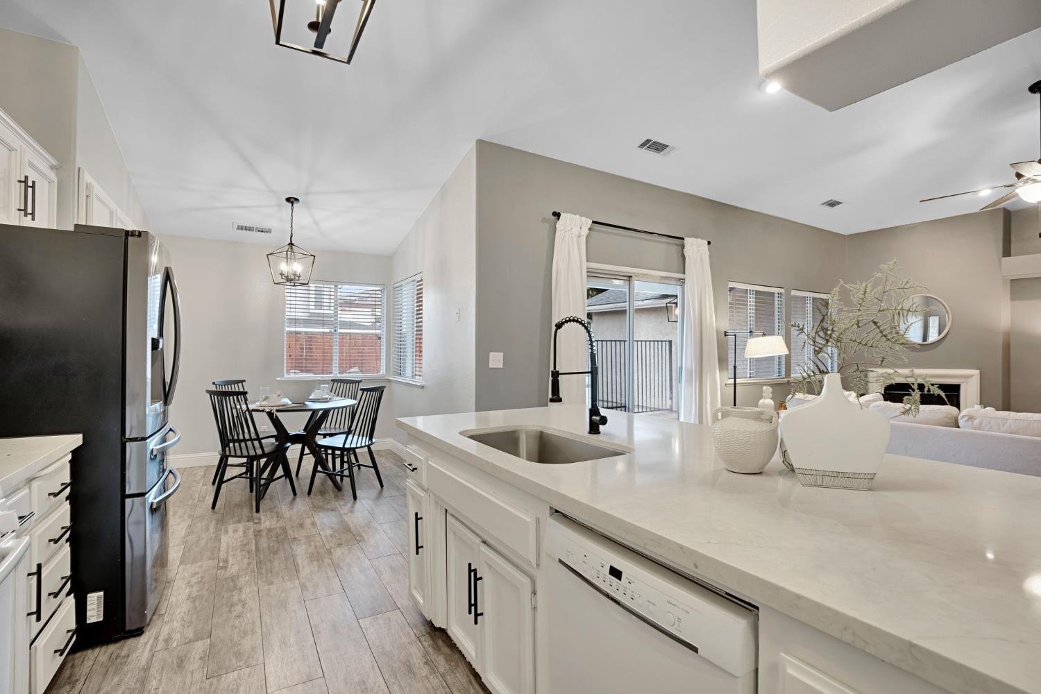 2110 Goshen Ave, Clovis, CA 93611