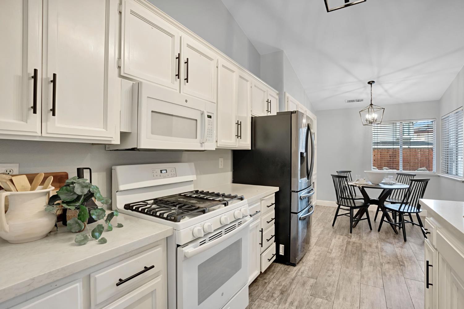 2110 Goshen Ave, Clovis, CA 93611