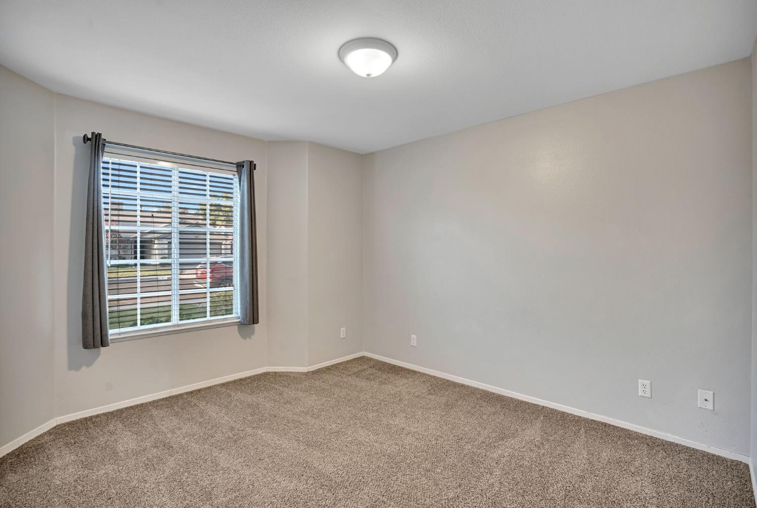 2110 Goshen Ave, Clovis, CA 93611