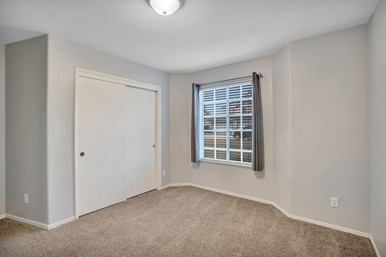 2110 Goshen Ave, Clovis, CA 93611