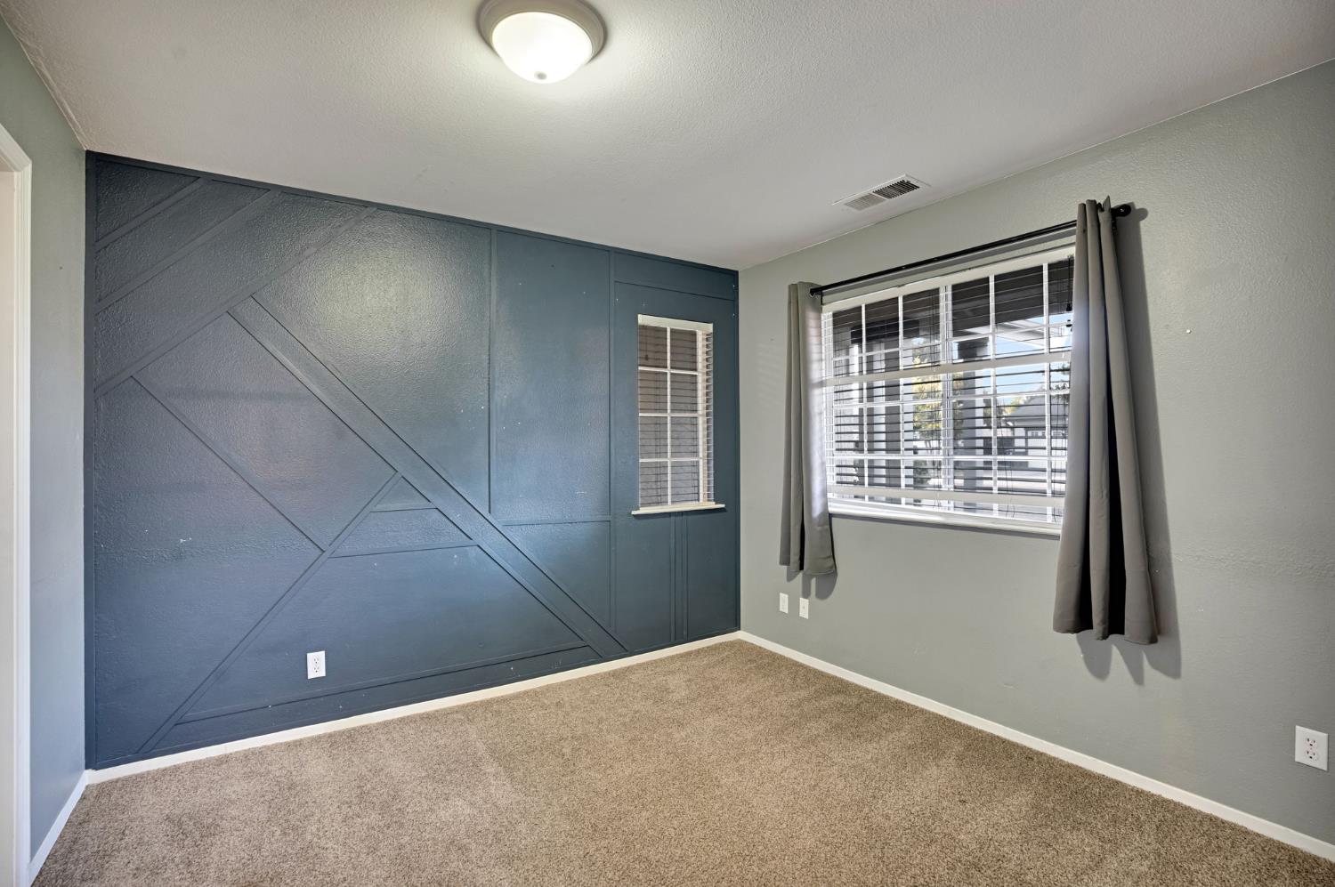 2110 Goshen Ave, Clovis, CA 93611