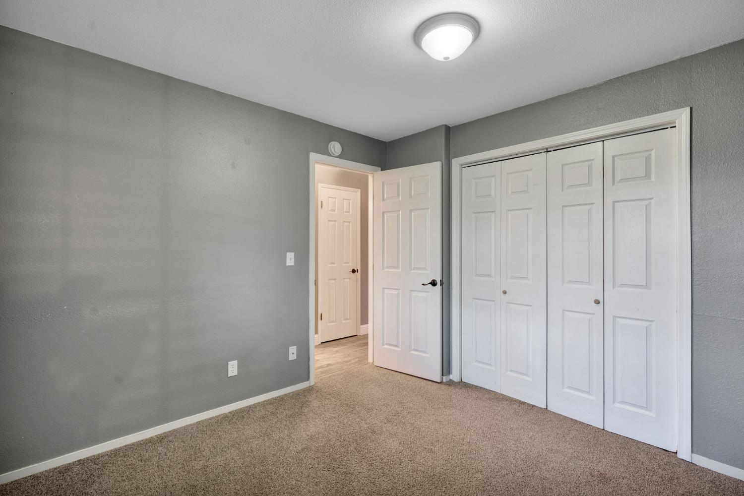 2110 Goshen Ave, Clovis, CA 93611