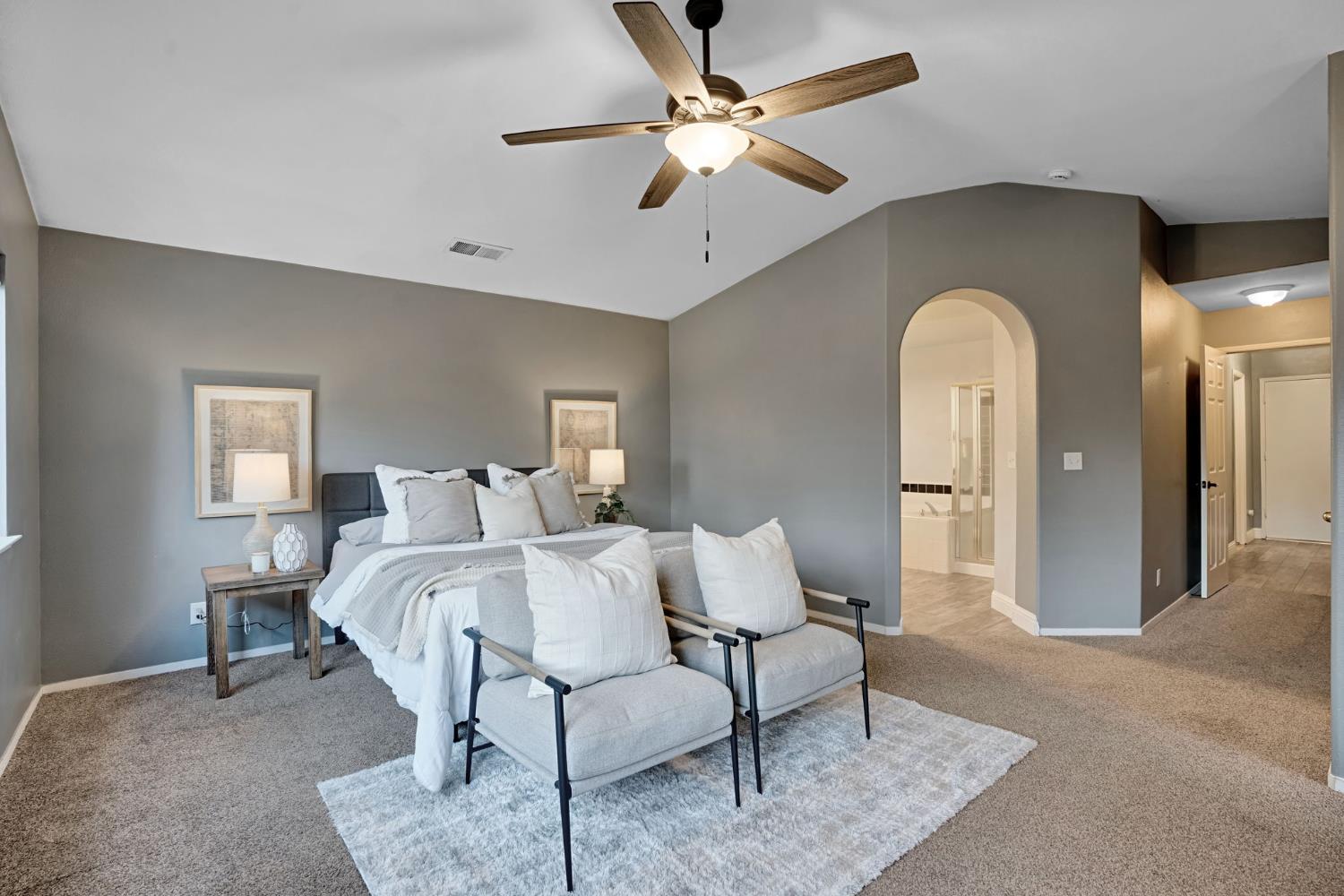 2110 Goshen Ave, Clovis, CA 93611