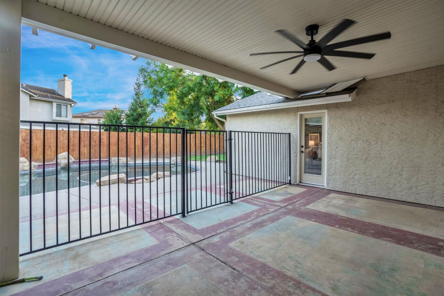 2110 Goshen Ave, Clovis, CA 93611