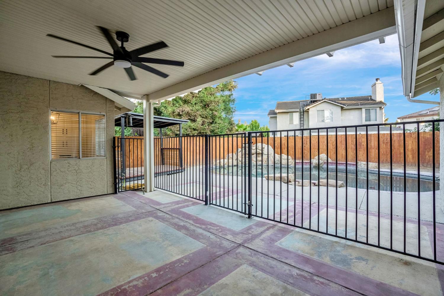 2110 Goshen Ave, Clovis, CA 93611