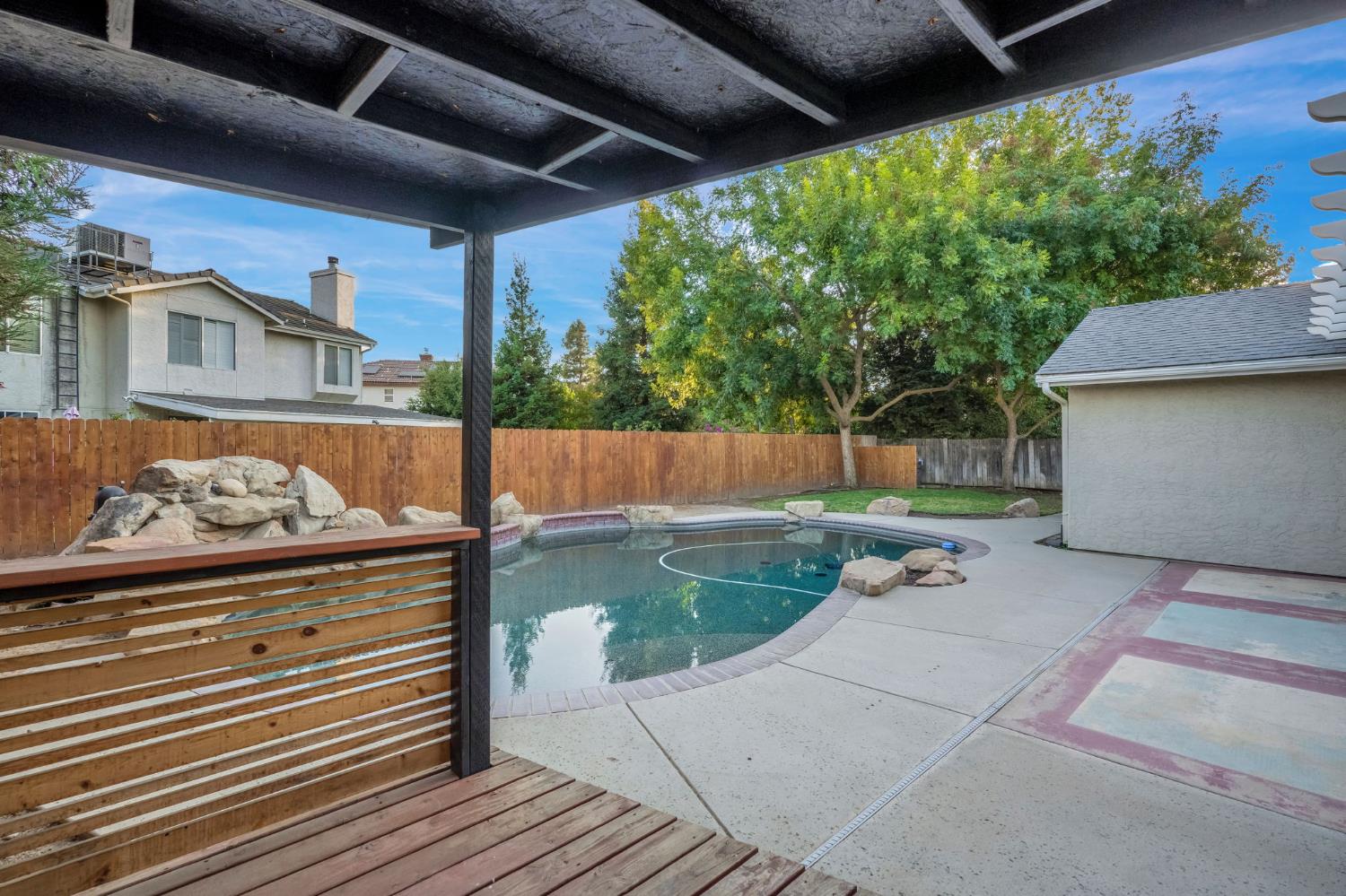 2110 Goshen Ave, Clovis, CA 93611