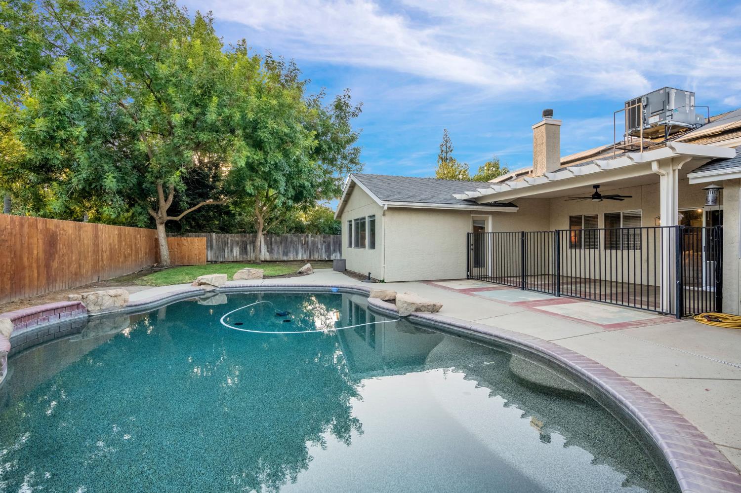 2110 Goshen Ave, Clovis, CA 93611