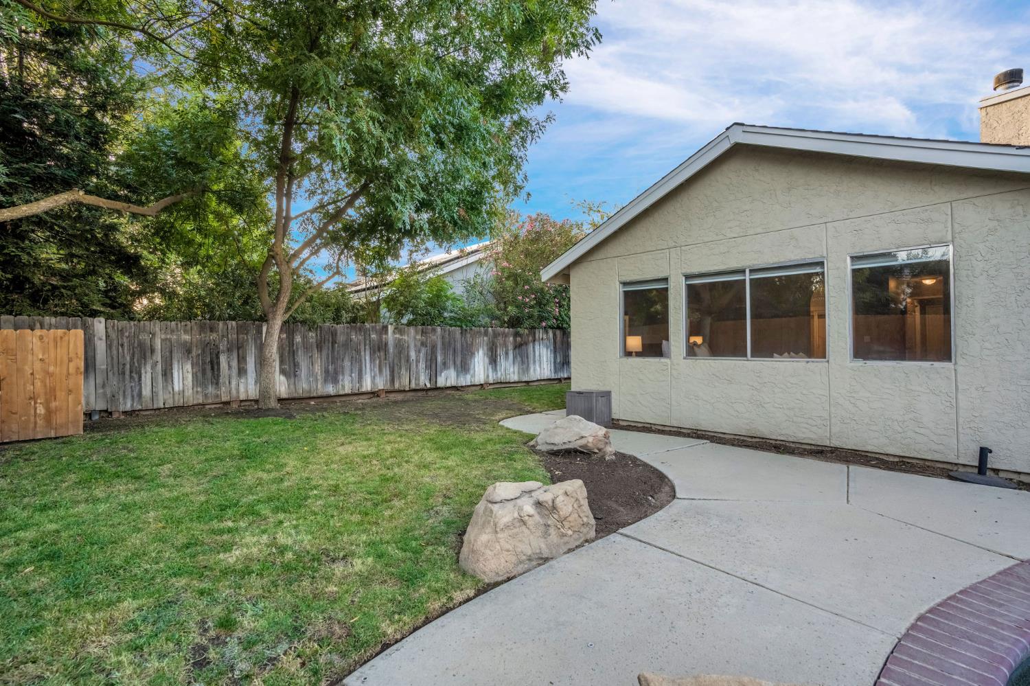 2110 Goshen Ave, Clovis, CA 93611