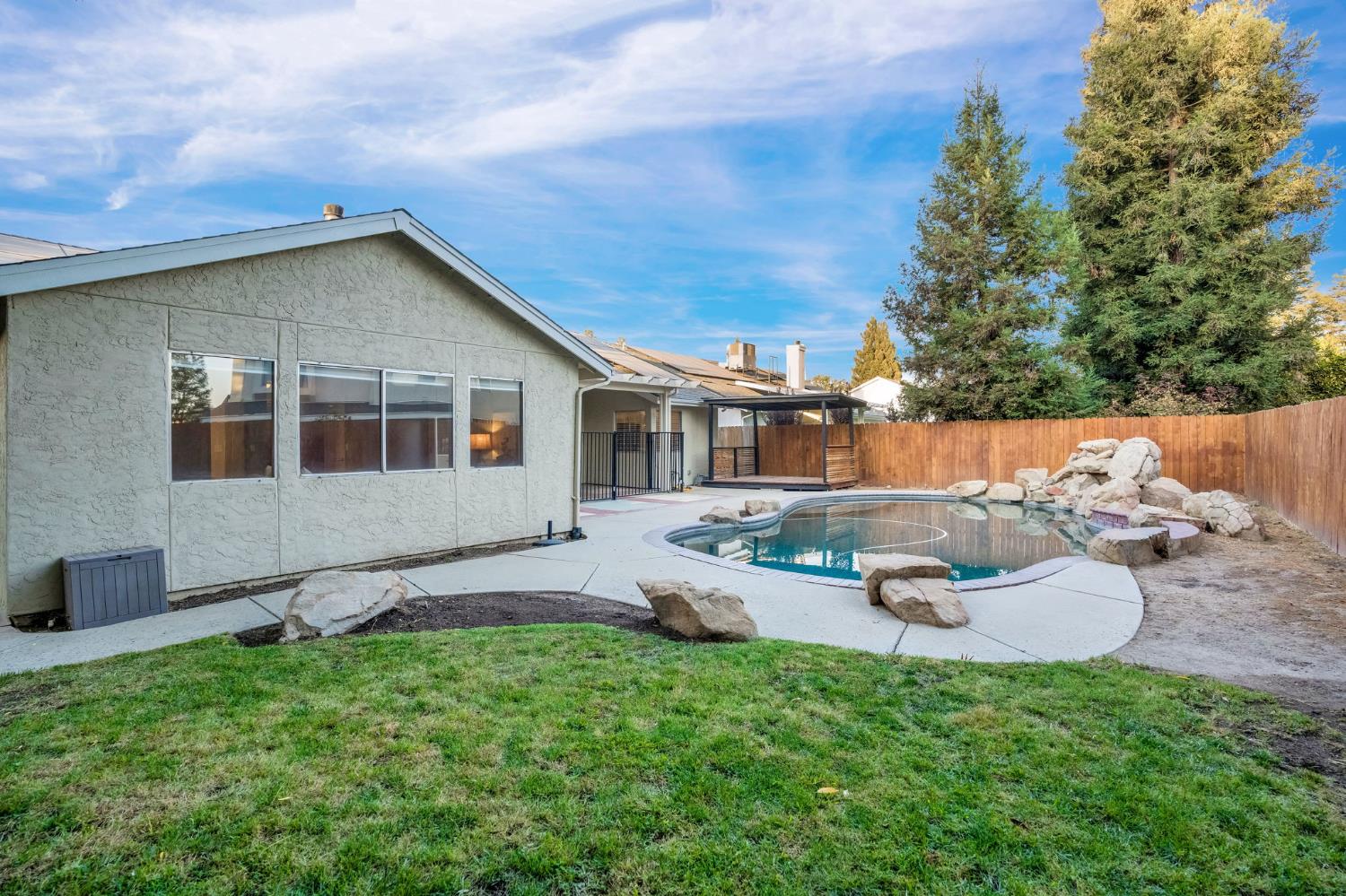 2110 Goshen Ave, Clovis, CA 93611