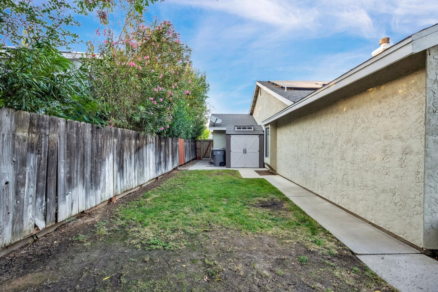 2110 Goshen Ave, Clovis, CA 93611