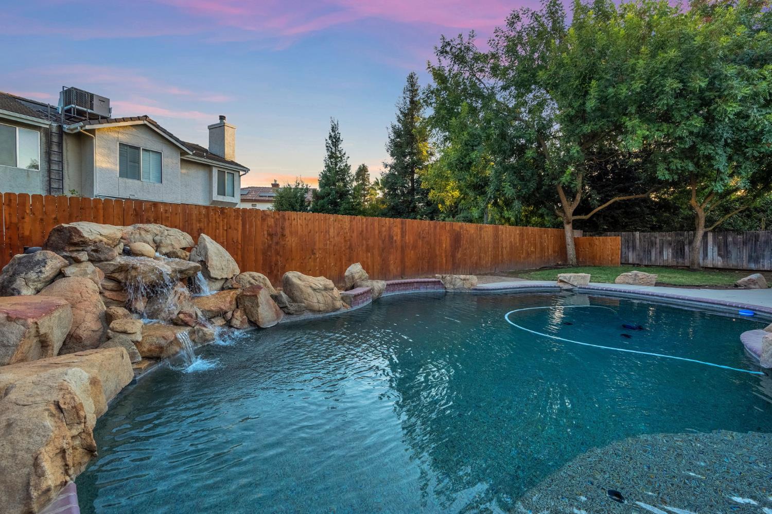 2110 Goshen Ave, Clovis, CA 93611