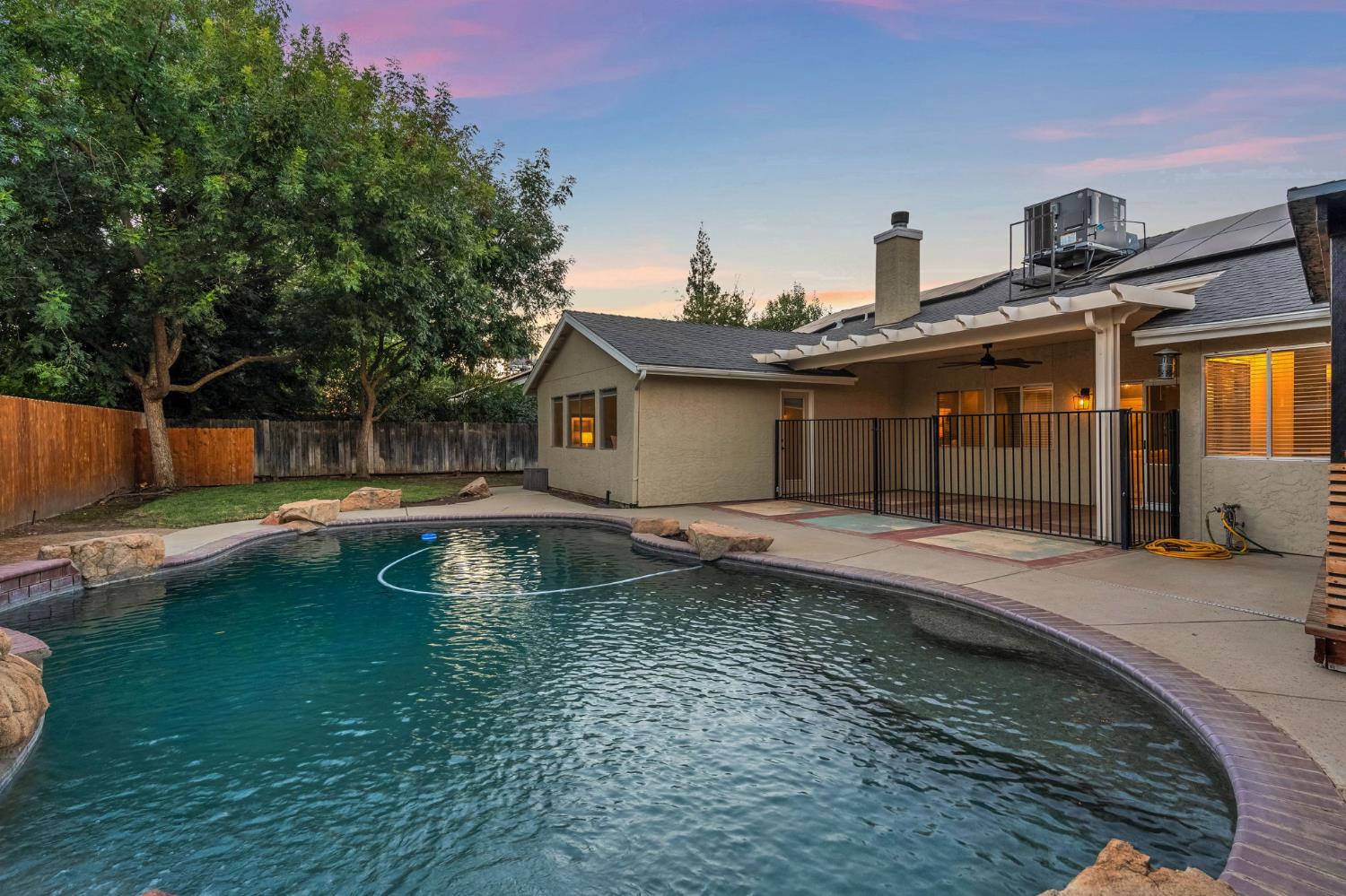 2110 Goshen Ave, Clovis, CA 93611