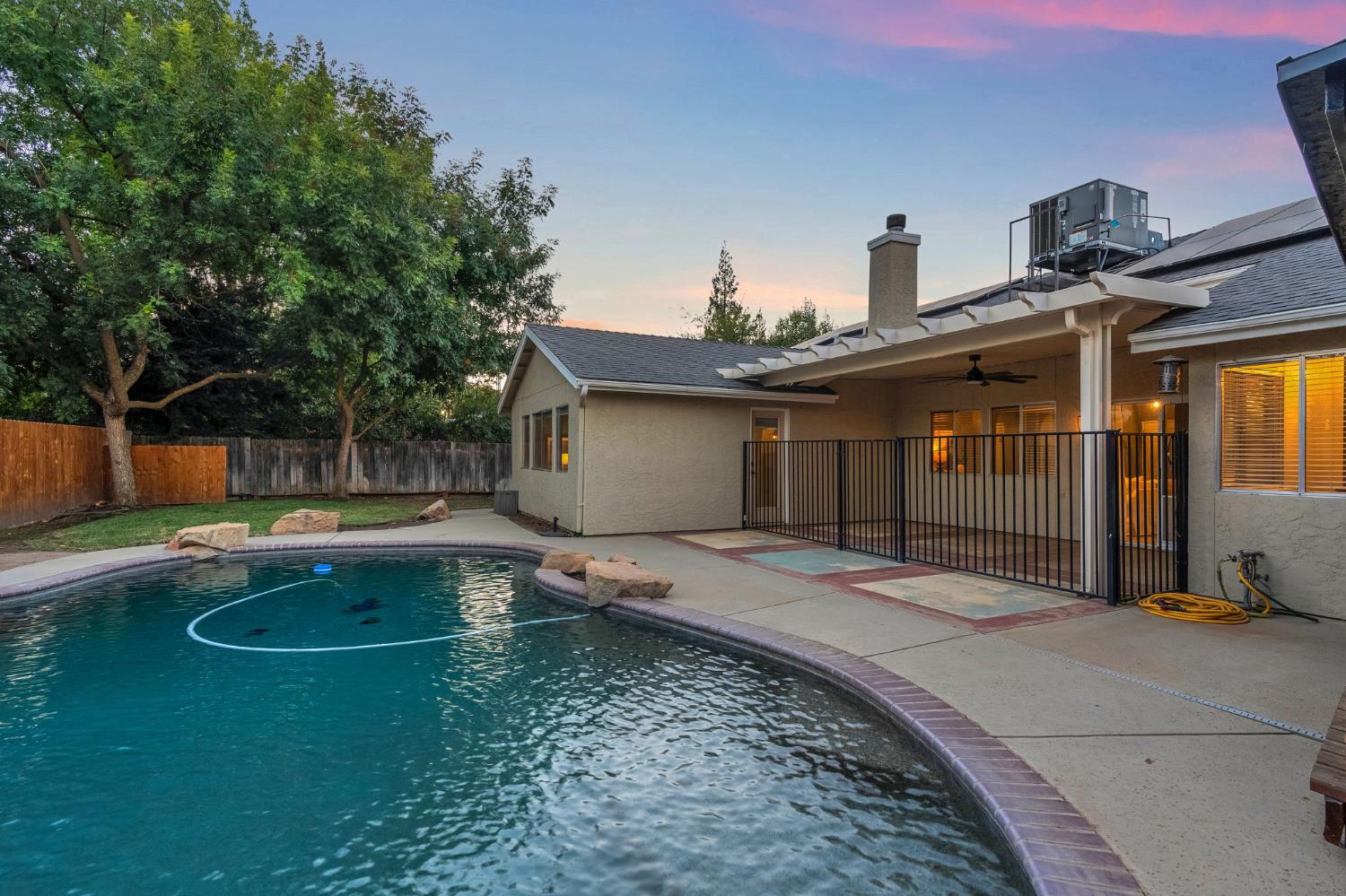 2110 Goshen Ave, Clovis, CA 93611